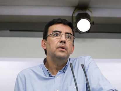 El portavoz de la gestora del PSOE, Mario Jiménez, en Ferraz.