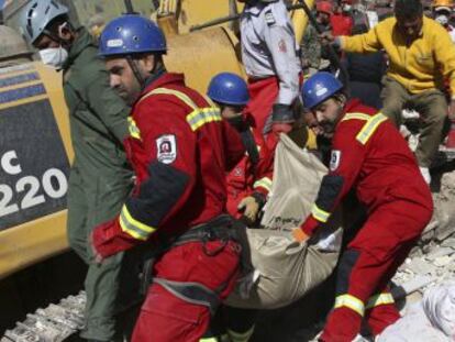 El Gobierno iraní pone fin a las operaciones de búsqueda y rescate tras el seísmo