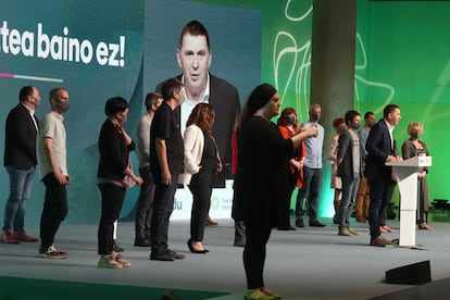 El reelegido coordinador general de EH Bildu, Arnaldo Otegi, interviene durante el acto de finalización del II Congreso del partido, en el BEC de Barakaldo.