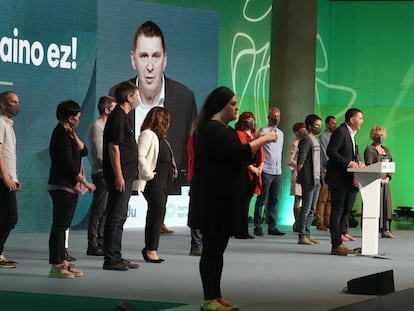 El reelegido coordinador general de EH Bildu, Arnaldo Otegi, interviene durante el acto de finalización del II Congreso del partido, en el BEC de Barakaldo.