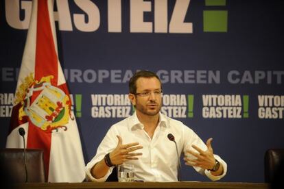 El alcalde, Javier Maroto, durante una rueda de prensa ofrecida este miércoles. 