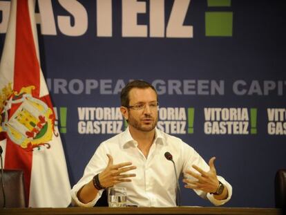 El alcalde, Javier Maroto, durante una rueda de prensa ofrecida este miércoles. 