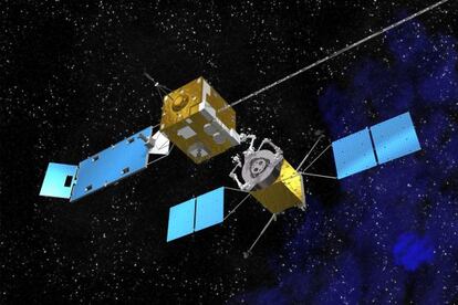 Ilustración de una nave automática recargando de combustible un satélite.
 NASA
 