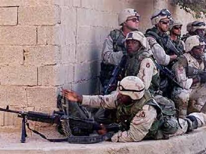 Soldados americanos durante una incursión de la Operación Escorpión del Desierto en Ramadi, al oeste de Bagdad.