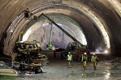 El túnel del Carmel donde se produjo el hundimiento, una vez sellado con hormigón.