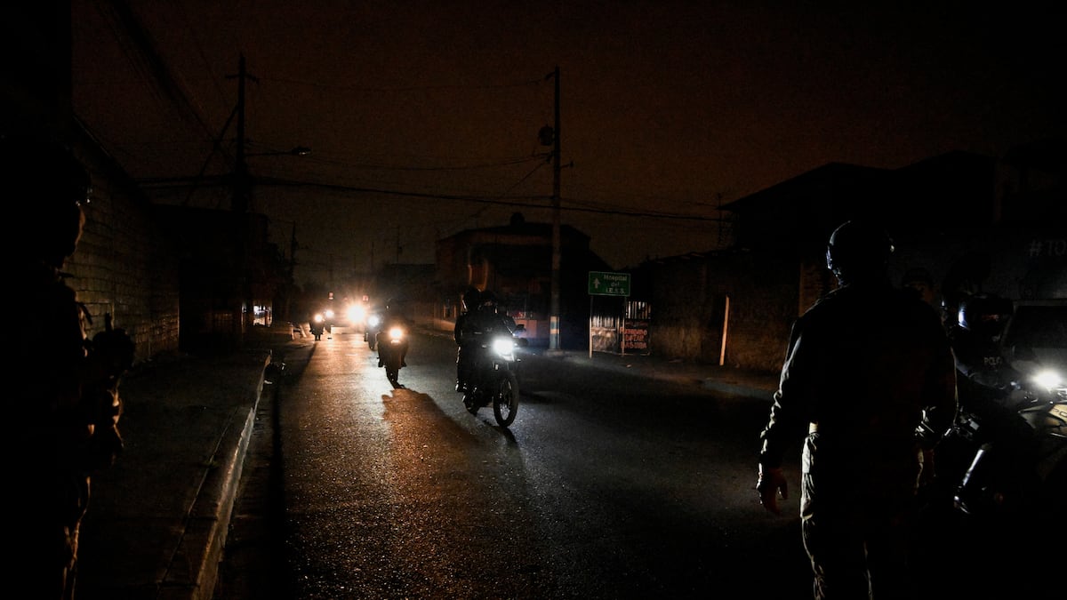 Guayaquil se sumerge en la penumbra y ahoga al comercio | EL PAÍS América