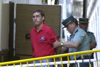 José Luis Urrusolo Sistiaga, durante su traslado a la Audiencia Nacional en 2002.