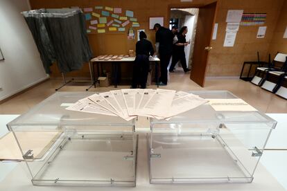 Preparativos para las elecciones al Gobierno de Navarra y al Ayuntamiento de Pamplona. EFE/ Jesús Diges