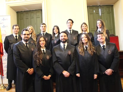 Junta directiva de la Agrupación de Jóvenes Abogados de Madrid.