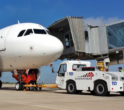 Operarios de servicios de rampa de Aviapartner.