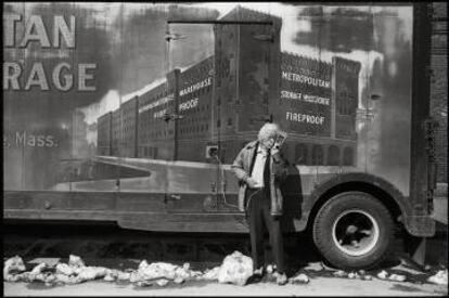 Radio and Truck, Cambridge, Massachussets. De la serie Lives I´ve never lived