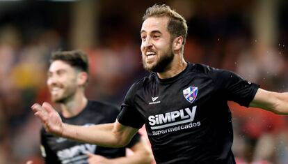 Jorge Pulido celebra el segundo gol.