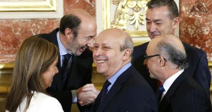 Ana Mato, José Ignacio Wert, Cristóbal Montoro, Alfredo Pérez Rubalcaba y Paulino Rivero durante el acto central de celebración del Día de la Constitución.
