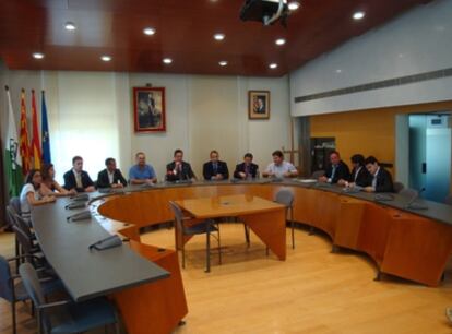 Pleno del Ayuntamiento de Lloret de Mar tras los altercados en la zona de discotecas.