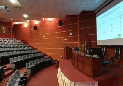 Sala donde se celebró la convocatoria para nuevas plazas de médico de familia en el Hospital Virgen del Rocío (Sevilla).