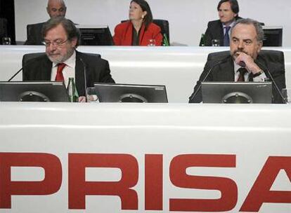 El presidente de PRISA, Ignacio de Polanco (dcha) junto al Consejero Delegado, Juan Luis Cebrián, en la Junta Extraordinaria celebrada hoy