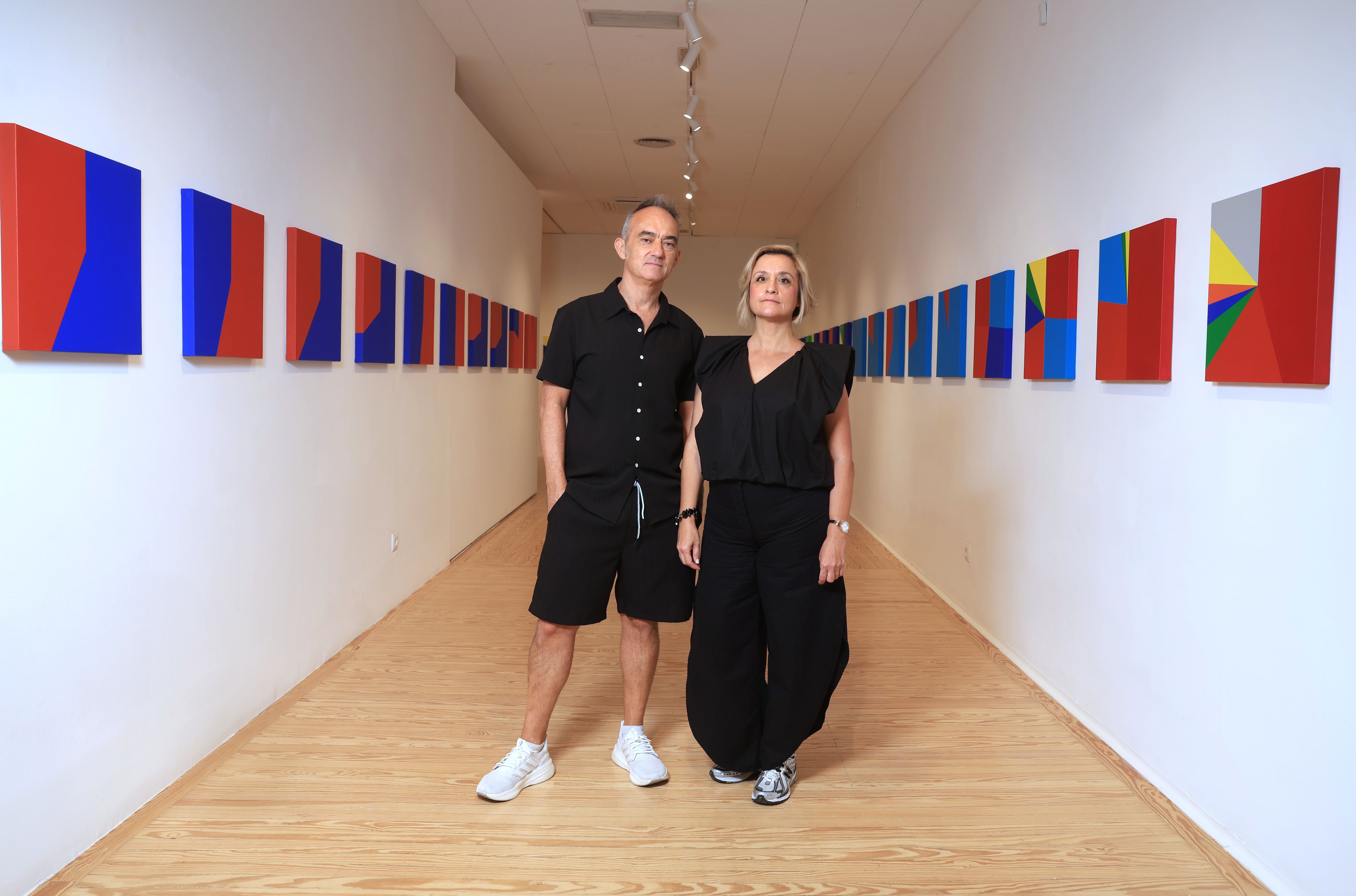 Pablo San José y Cynthia Viera, del colectivo PSJM, en su exposición 'American Democracy/American Colors' en la Casa de América en Madrid.