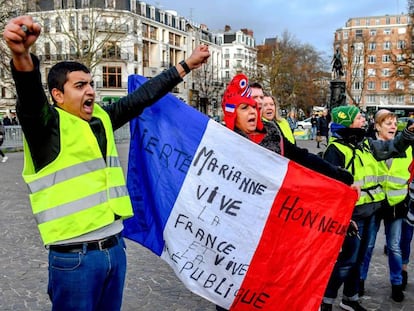 Protesta de chalecos amarillos el jueves en Lille.