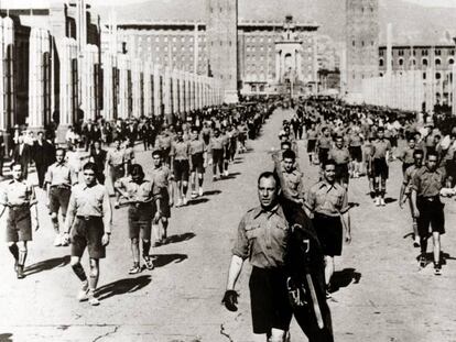 Desfilada d'octubre del 1933 de les JEREC a Montjuïc. 