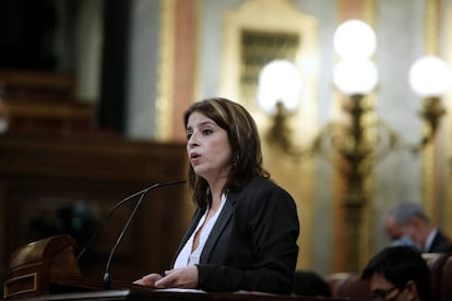 La portavoz del PSOE, Adriana Lastra, durante su intervención en la segunda sesión del debate de moción de censura.