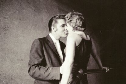 Elvis Presley y Barbara Gray, en 1956.