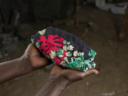 Nyaluak Gatdet, 44, is the owner of a restaurant called Thoan in Bentiu. “I found a way to roll up a piece of fabric and use it as a sanitary pad… this way, I only lose three days of work.” 