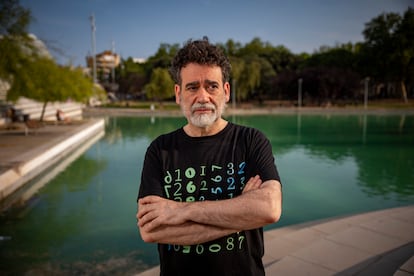Manuel Borraz, 62, ciudadano que ha ayudado a esclarecer la inocencia de Ahmed Tommouhi de las violaciones a las que fue condenado, el viernes en Barcelona. 