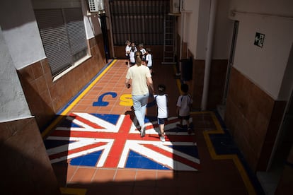 Alumnos del colegio San Joaquín en Linares, Jaen.