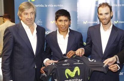 Eusebio Unzue, Nairo Quintana y Alejandro Valverde, ayer en Madrid.