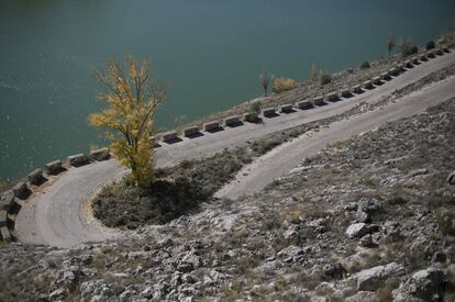 Embalse de Linares del Arroyo, donde se desarrolla la novela 'La marca del agua'.