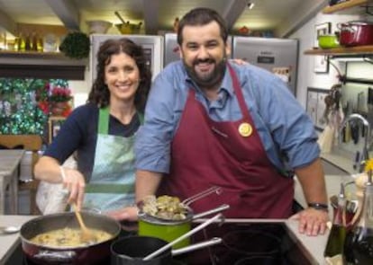 David de Jorge junto a la 'bloguera' y pastelera Aran Goyoaga durante un programa de Robin Food.