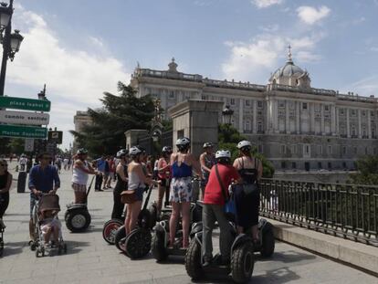 Rajoy anuncia un récord de 82 millones de turistas en España en 2017