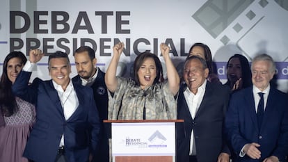 Xóchitl Gálvez, candidata a la presidencia por la Coalición por México, a su llegada a los Estudios Churubusco para participar en el segundo debate electoral del INE, en Ciudad de México, el 28 de abril de 2024.