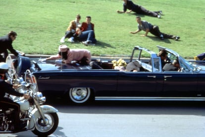 22 de noviembre de 1963. Imagen de la película de Oliver Stone de 1991 "FJK" que muestra el momento del asesinato del presidente Kenney en Dallas.