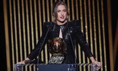 Alexia Putellas, con el Balón de Oro, el pasado 29 de noviembre.