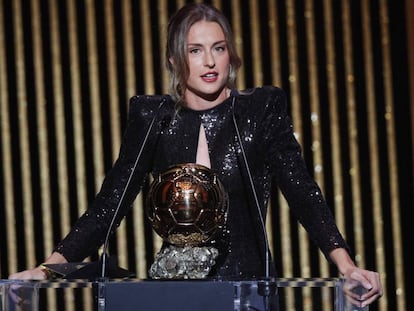 Alexia Putellas, con el Balón de Oro, el pasado 29 de noviembre.