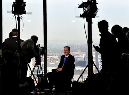 David Cameron se prepara para ser entrevistado el pasado miércoles en Manchester.