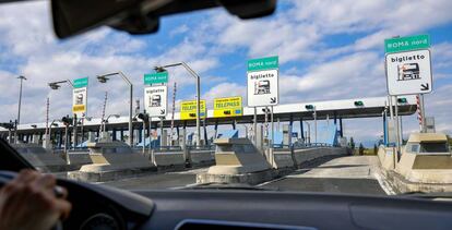 Estación de peaje en la autopista A1, de ASPI, cerca de Roma.