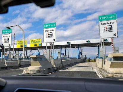 Estación de peaje en la autopista A1, de ASPI, cerca de Roma.