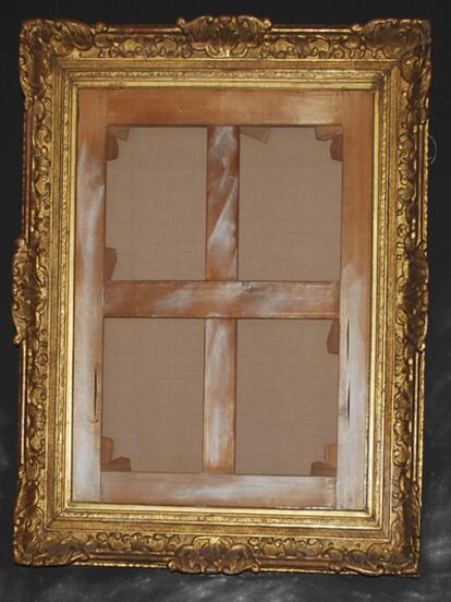 El marco vacío de 'Las amapolas', el cuadro de Van Gogh robado en El Cairo.