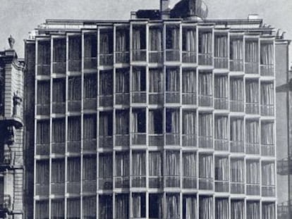 L’ara ja desaparegut edifici Hispano Olivetti, al número 18 de ronda Universitat, a Barcelona, a la revista Quaderns.