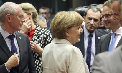 Herman Van Rompuy y Angela Merkel entre otros l&iacute;deres europeos.  