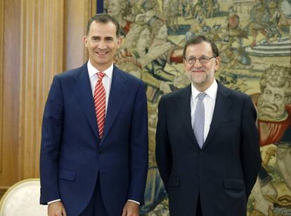 Mariano Rajoy y Felipe VI momentos antes de la reunión que mantuvieron en La Zarzuela el pasado 28 de julio.