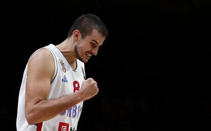 Bjelica celebra una canasta en el Serbia-R.Checa.