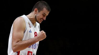 Bjelica celebra una canasta en el Serbia-R.Checa.