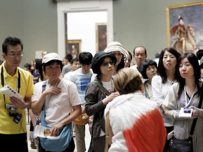 Un grupo de turistas japonesas, durante su visita al Museo del Prado.