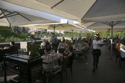 Terraza del Café del Río, en Madrid Río.