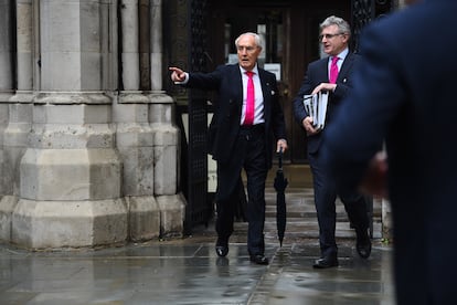 Frederick Barclay, a la izquierda, abandona el Tribunal Superior de Londres. Kirsty O’Connor (getty images)