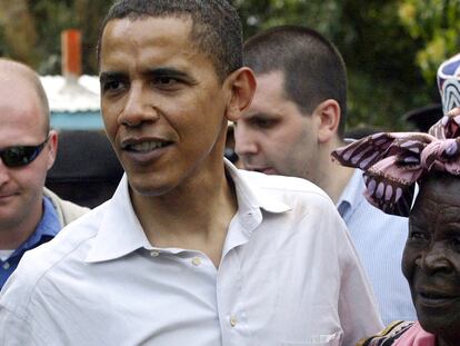 Barack Obama, con su abuela Sarah en 2006.