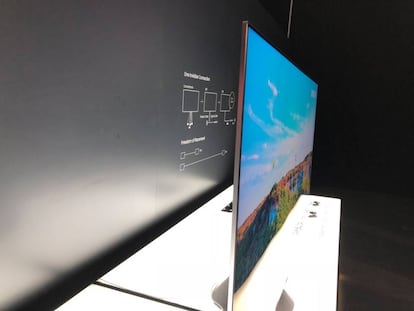 En las nuevas Samsung QLED 2018 contamos con un único cable para transmitir vídeo, audio y corriente